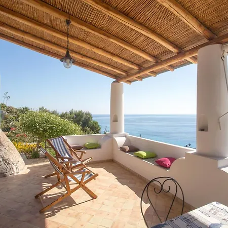 House With Garden And Sea View In